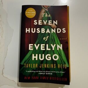 The Seven Husbands of Evelyn Hugo by Taylor Jenkins Reid - Paperback